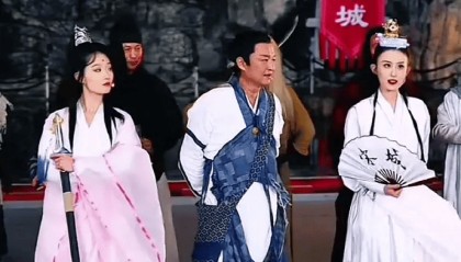 63岁演员马景涛直播间突然晕倒:后脑着地,直播紧急中断