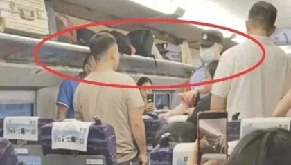 陌生男子对高铁邻座8岁女孩又亲又摸，竟称“她这么小没关系”，孩子妈妈报警