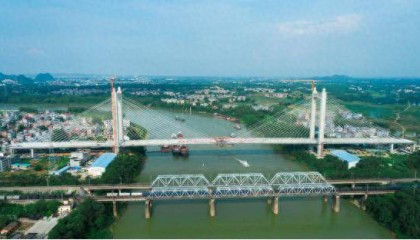 广西贵港市苏湾大桥主跨合龙