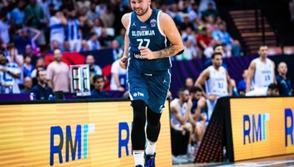 东契奇断档领跑小组赛得分榜 字母哥命中率逆天