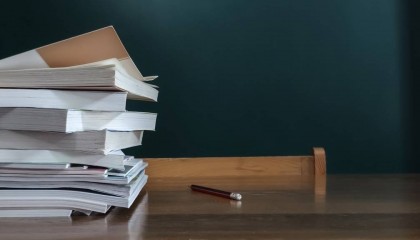 生源减少 没编制老师快开学才知道丢工作