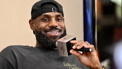 《人民日报》8日刊发詹姆斯文章：篮球是连接彼此的桥梁