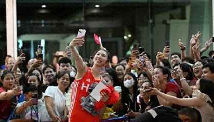 女排世锦赛︱小组赛全胜昂首出线，中国队带着“女排精神”向前冲