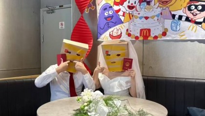 新人回应在麦当劳办婚礼：选在第一次约会的那家，人均80元，朋友们觉得很新奇