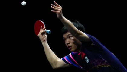 （体育）乒乓球——WTT横滨冠军赛：向鹏不敌张本智和无缘四强