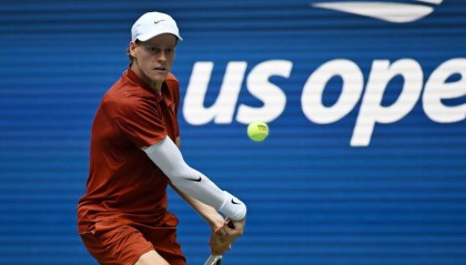 美网：辛纳德比战取胜进四强 阿利亚西姆救盘点逆转晋级