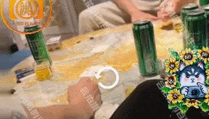 演员许凯被曝长期聚众赌博，边抽烟边打牌画面曝光