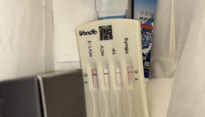 顾客在酒店洗漱包内发现用过的HIV检测盒,华住回应:已对涉事员工严肃处理,相关部门正调查试剂盒来源