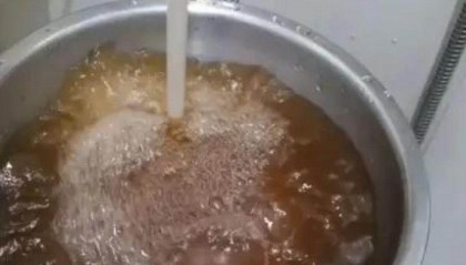 江门市民反映自来水黄得像酱油,水务部门:处理工艺有变,水质没问题