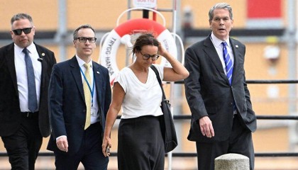 瑞典谈判落幕，中方发布会谈结果，18个字的出现，向全球释放关键信号