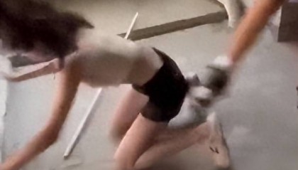 霸凌者开直播卖打人视频，未满十四岁就没事？