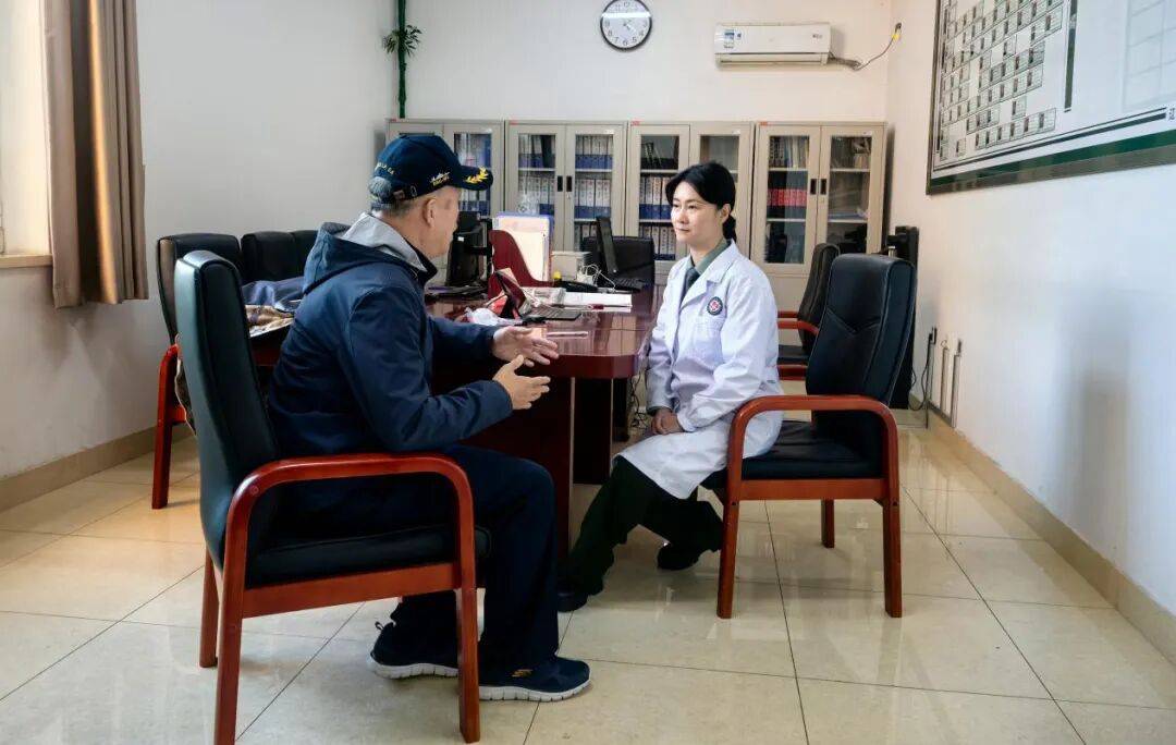 情暖重阳送健康，爱暖夕阳护安康！