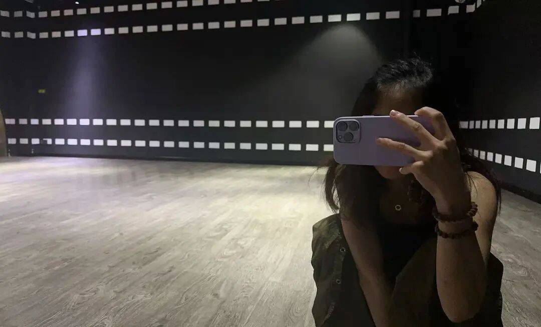 “旋转跳跃,我闭着眼”,下班后选择狂舞的年轻职场人