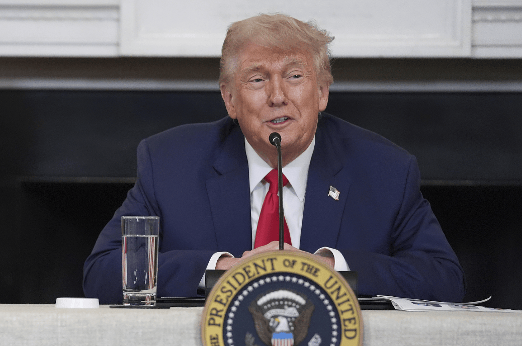 会晤罕见细节曝光!特朗普向中方耳语,一路紧随送上专车才离开