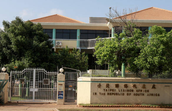 不敢重蹈立陶宛覆辙,爱沙尼亚卡了台当局两年…